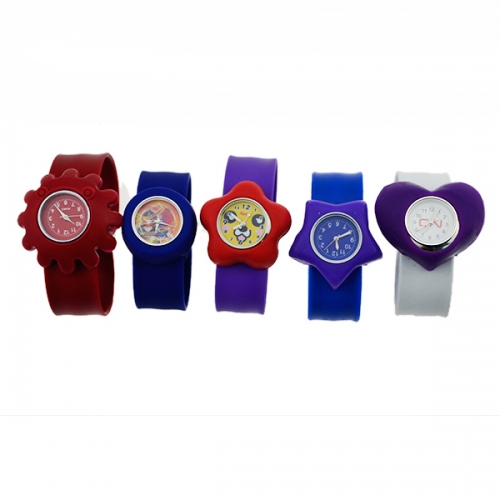 安いプロモーションマルチスタイルのカラフルなカートンの子供の腕時計