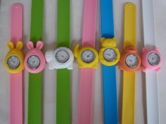 子供のためのかわいい高品質の時計の様々な形や色の時計